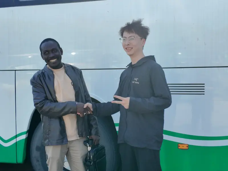 May Izindaba Ezinhle: I-China Honglong Useed Passenger Buses Isungula Ubambiswano Olunamasu Nabadayisi Bezimoto Abaningi Bamazwe Ngamazwe