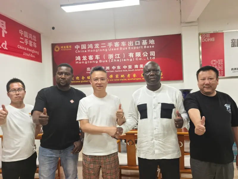 I-China Honglong Yengeza Amabhasi Ane-Double-Decker Ekuthengeni Abaqeqeshi Abasetshenzisiwe; Ukuvakashelwa Kwesayithi Lekhasimende Lase-Afrika Kuyaqhubeka Ngokuhambisana